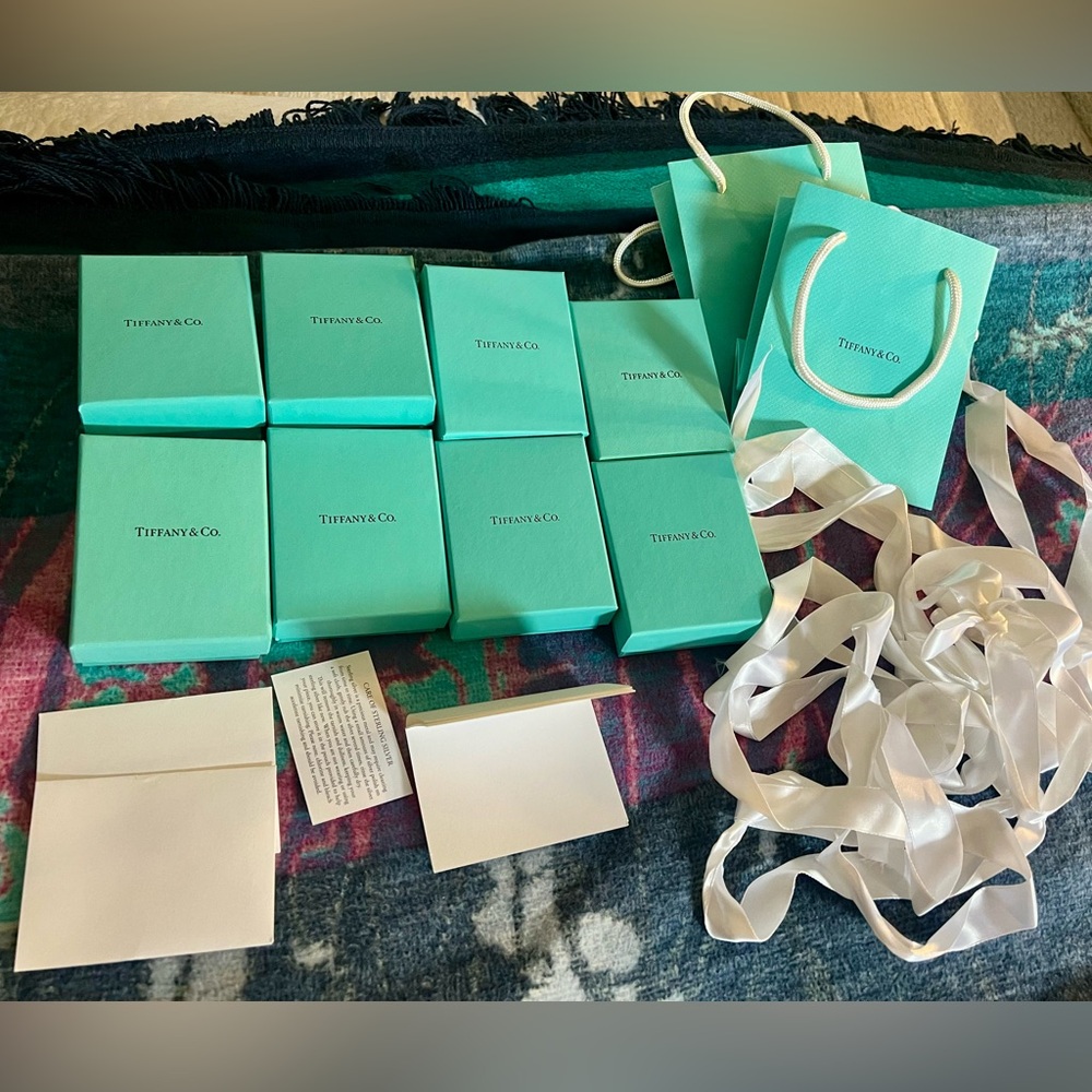 Lot of 8 Tiffany & co. Small boxes, 2 small bags, 6 ribbons, 3 white cards